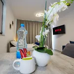 Seaview 49 With Balcony & Open Kitchen, Free Parking & Smart Tv アパート *