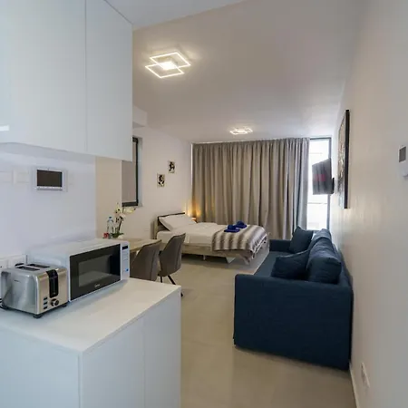 Apartment Hubstay - 49 In Mackenzy Larnaca