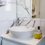 Seaview 49 With Balcony & Open Kitchen, Free Parking & Smart Tv *