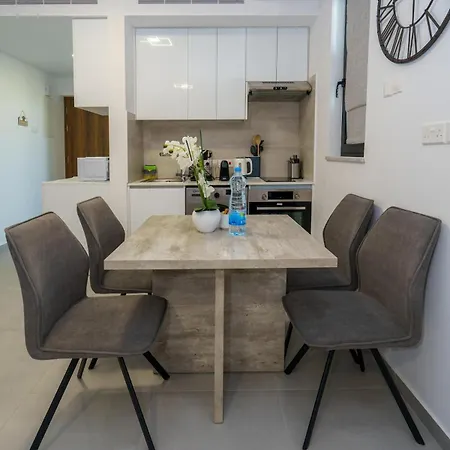 Hubstay - Seaview 49 In Mackenzy Daire