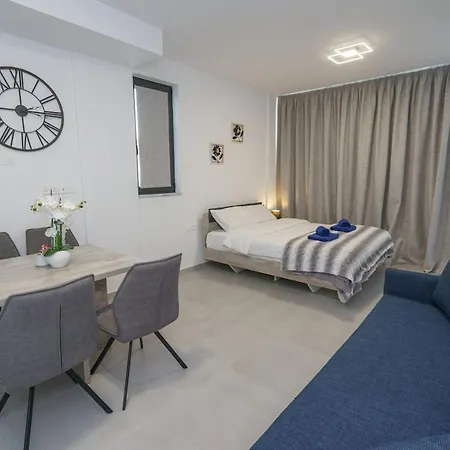 Hubstay - 49 In Mackenzy Apartment