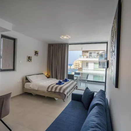 Apartment Seaview With Balcony Mackenzie Larnaca
