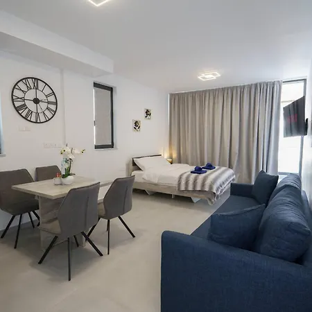 Seaview With Balcony Mackenzie Apartment Larnaca