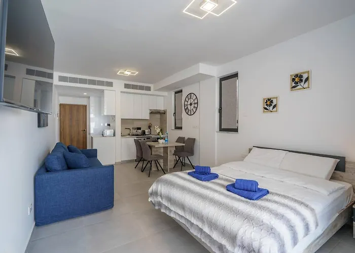 Seaview 49 With Balcony & Open Kitchen, Free Parking & Smart Tv Διαμέρισμα Λάρνακα