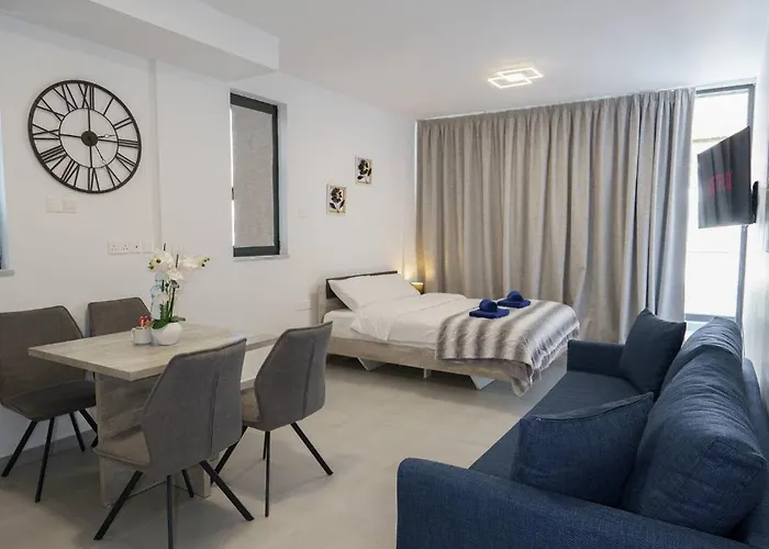 Seaview 49 With Balcony & Open Kitchen, Free Parking & Smart Tv Διαμέρισμα Λάρνακα