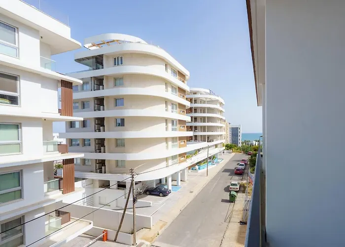 Seaview 49 With Balcony & Open Kitchen, Free Parking & Smart Tv * Λάρνακα
