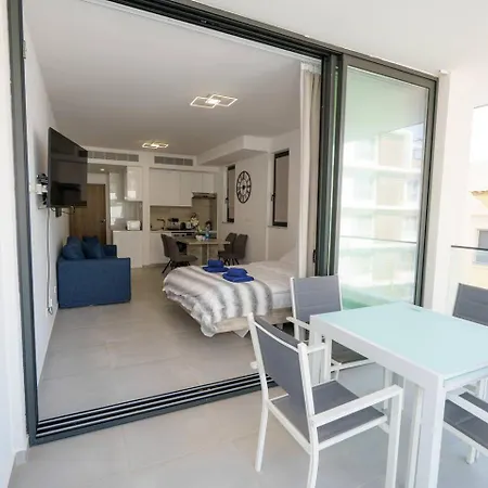 Seaview 49 With Balcony & Open Kitchen, Free Parking & Smart Tv * Ларнака