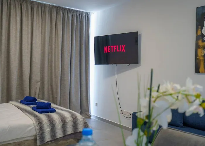 Апартаменты Seaview 49 With Balcony & Open Kitchen, Free Parking & Smart Tv *