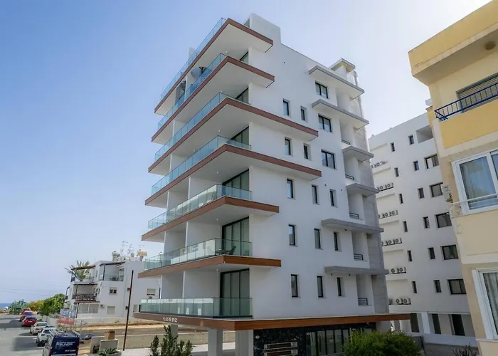 Seaview 49 With Balcony & Open Kitchen, Free Parking & Smart Tv